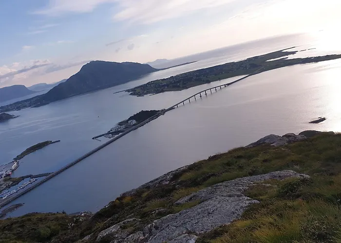 아파트 Naer Flyplass Og Alesund Sentrum